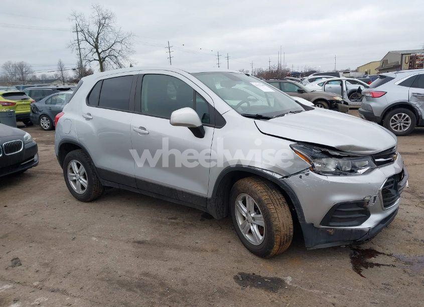 2020 Chevrolet Trax FWD LS (VIN 3GNCJKSB9LL133942) main photo