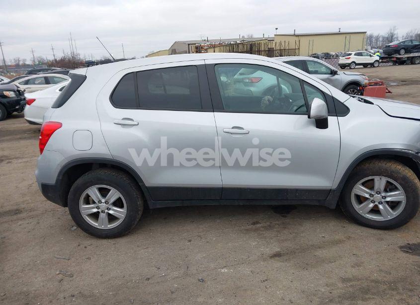 Photo 13 of 2020 Chevrolet Trax FWD LS (VIN 3GNCJKSB9LL133942)