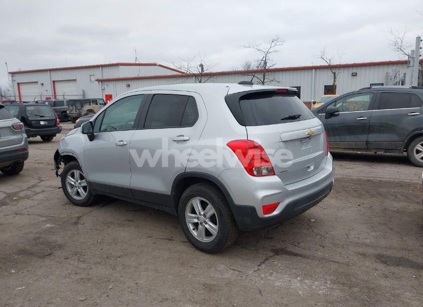 Photo 3 of 2020 Chevrolet Trax FWD LS (VIN 3GNCJKSB9LL133942)