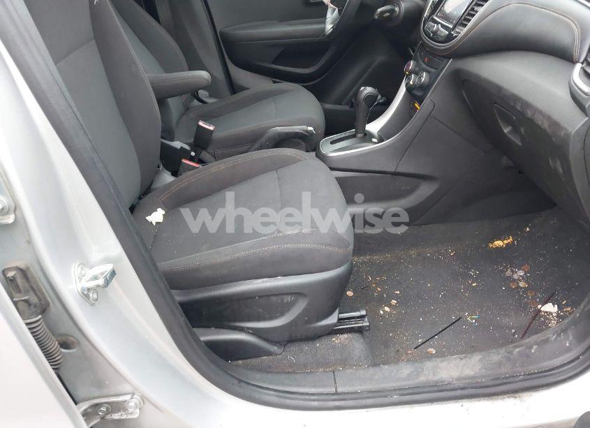 Photo 5 of 2020 Chevrolet Trax FWD LS (VIN 3GNCJKSB9LL133942)