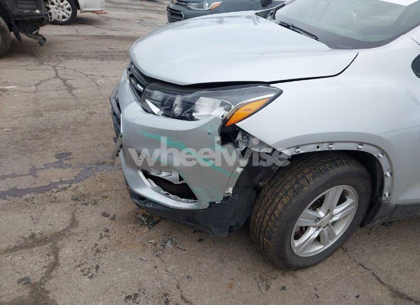 Photo 6 of 2020 Chevrolet Trax FWD LS (VIN 3GNCJKSB9LL133942)