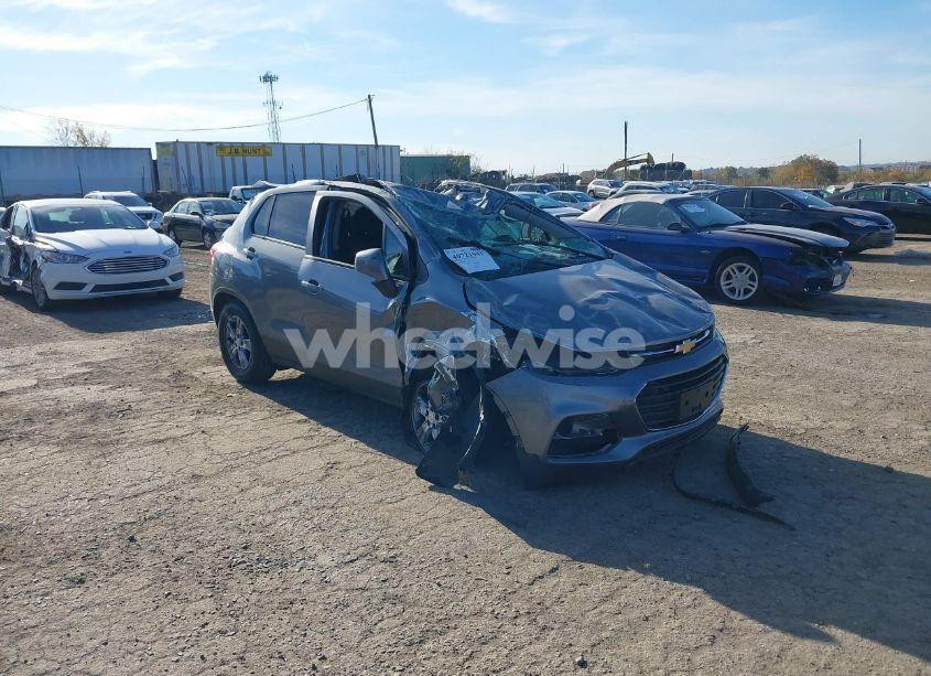 2020 Chevrolet Trax FWD LS (VIN 3GNCJKSB9LL146139) main photo