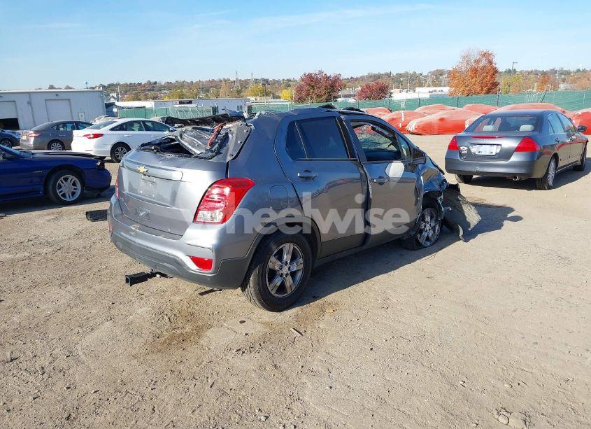 Photo 4 of 2020 Chevrolet Trax FWD LS (VIN 3GNCJKSB9LL146139)