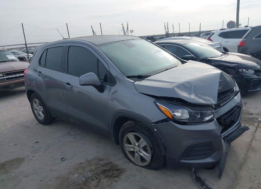 2020 Chevrolet Trax FWD LS (VIN 3GNCJKSB9LL153978) main photo