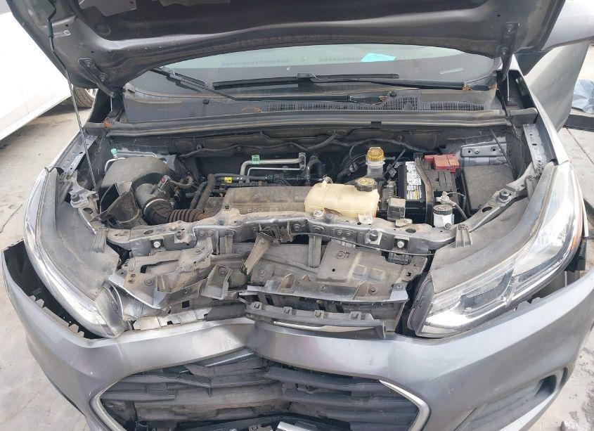 Photo 10 of 2020 Chevrolet Trax FWD LS (VIN 3GNCJKSB9LL153978)