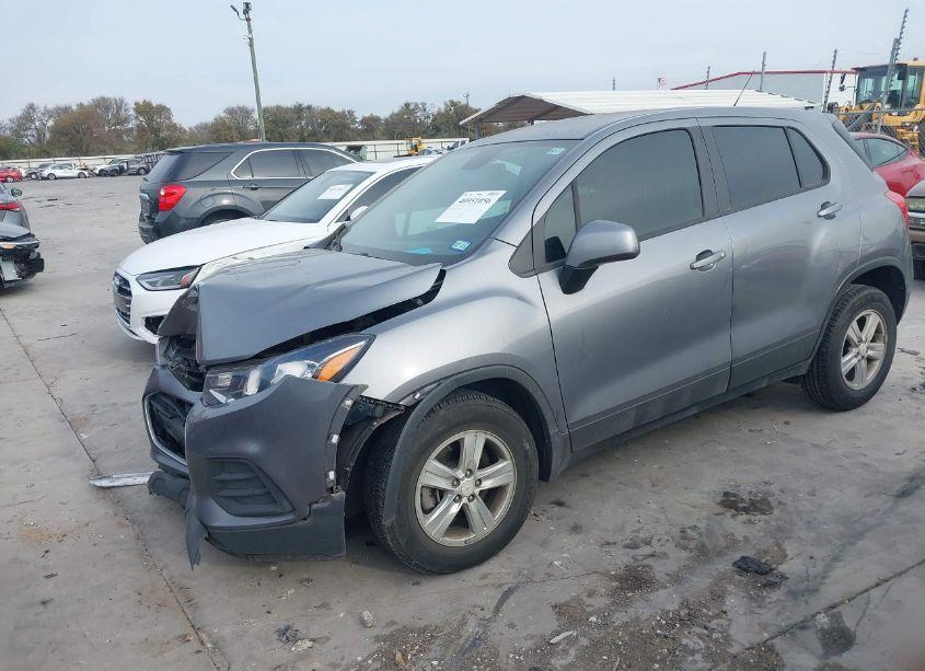 Photo 2 of 2020 Chevrolet Trax FWD LS (VIN 3GNCJKSB9LL153978)