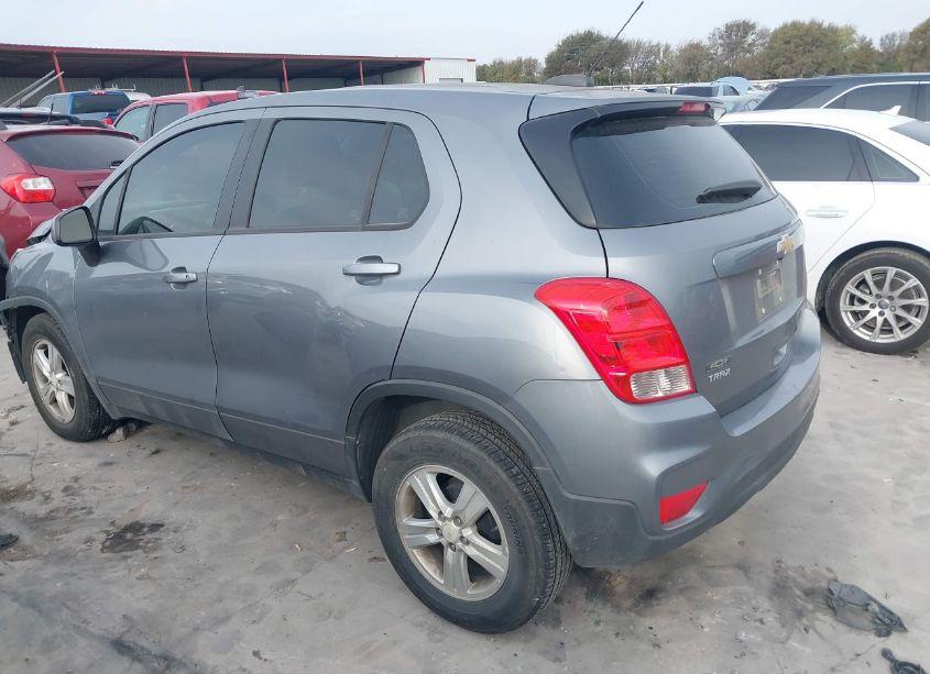 Photo 3 of 2020 Chevrolet Trax FWD LS (VIN 3GNCJKSB9LL153978)
