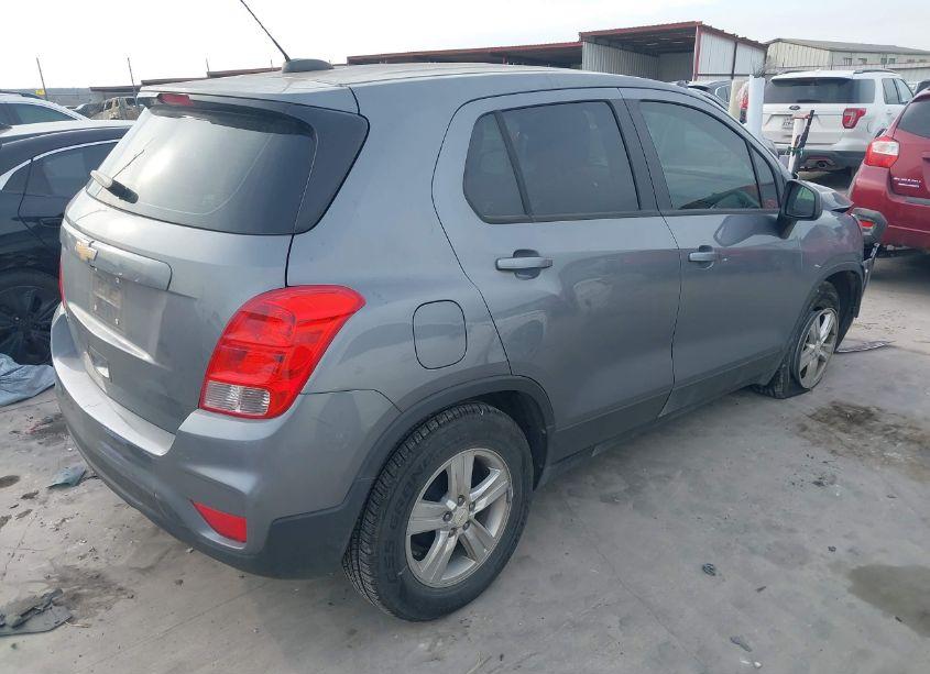 Photo 4 of 2020 Chevrolet Trax FWD LS (VIN 3GNCJKSB9LL153978)