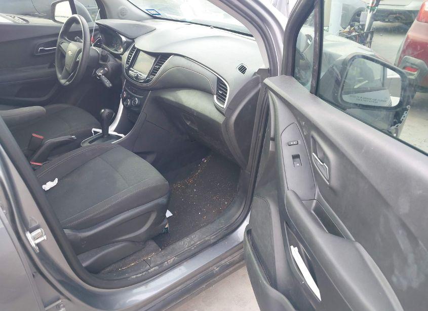 Photo 5 of 2020 Chevrolet Trax FWD LS (VIN 3GNCJKSB9LL153978)