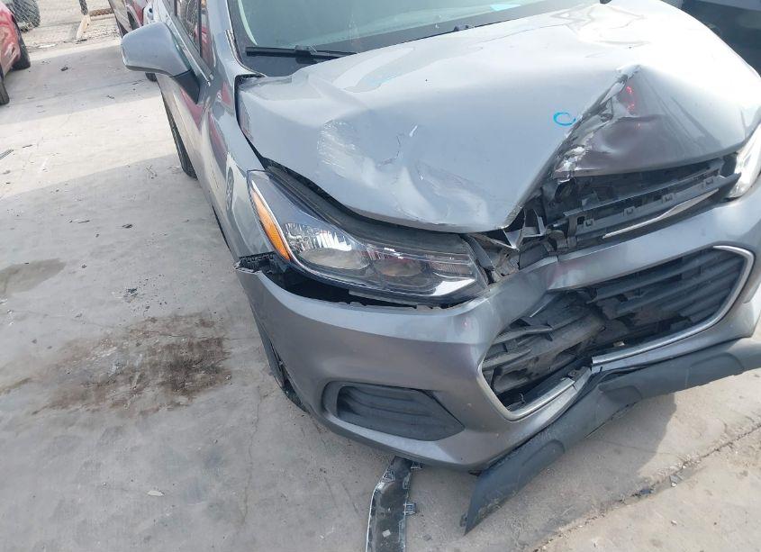 Photo 6 of 2020 Chevrolet Trax FWD LS (VIN 3GNCJKSB9LL153978)