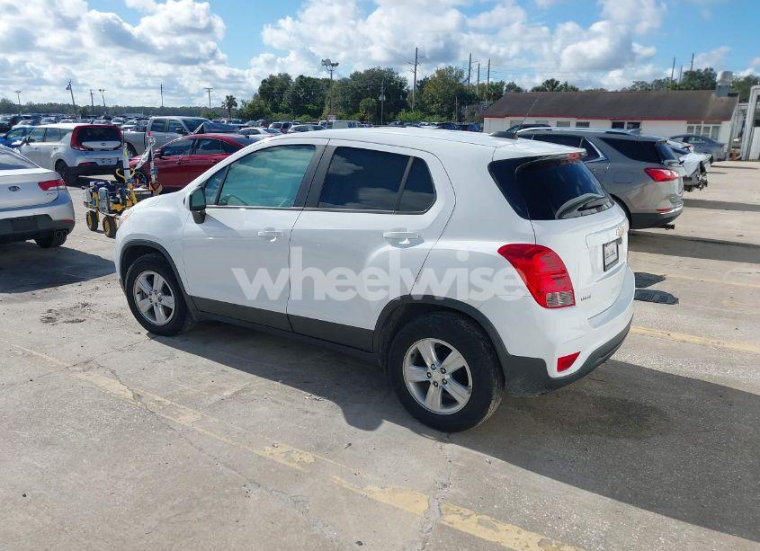Photo 3 of 2020 Chevrolet Trax FWD LS (VIN 3GNCJKSB9LL155942)