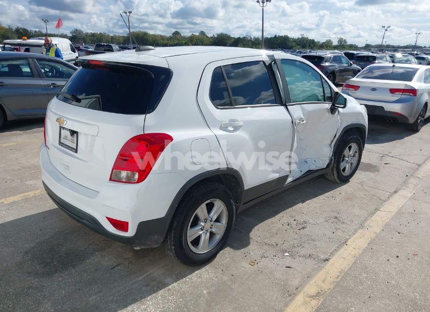 Photo 4 of 2020 Chevrolet Trax FWD LS (VIN 3GNCJKSB9LL155942)