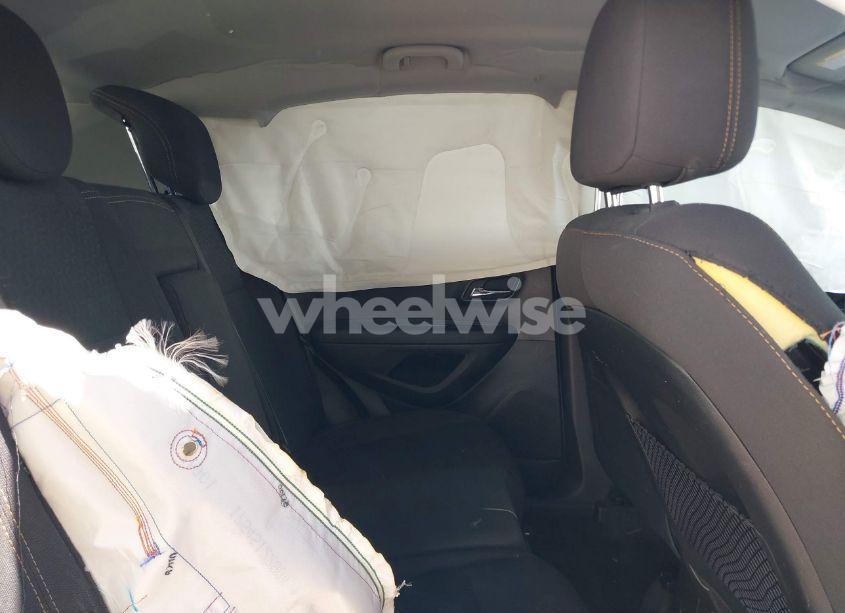 Photo 8 of 2020 Chevrolet Trax FWD LS (VIN 3GNCJKSB9LL155942)