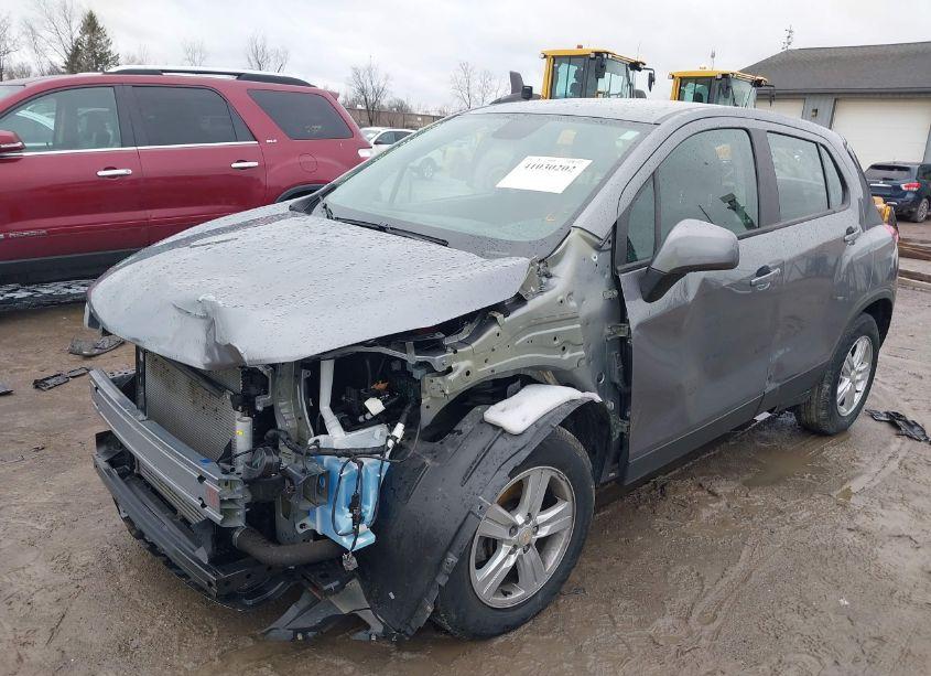 Photo 2 of 2020 Chevrolet Trax FWD LS (VIN 3GNCJKSB9LL159182)