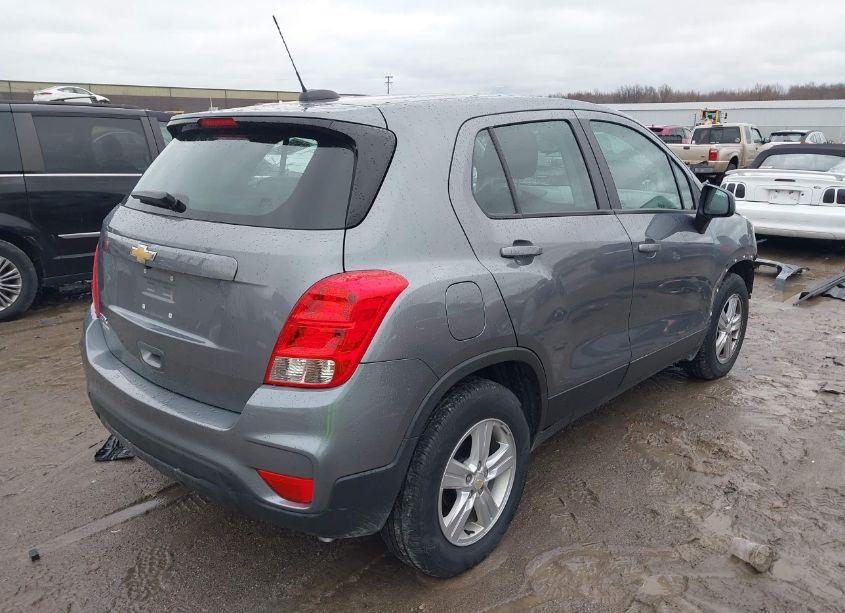 Photo 4 of 2020 Chevrolet Trax FWD LS (VIN 3GNCJKSB9LL159182)