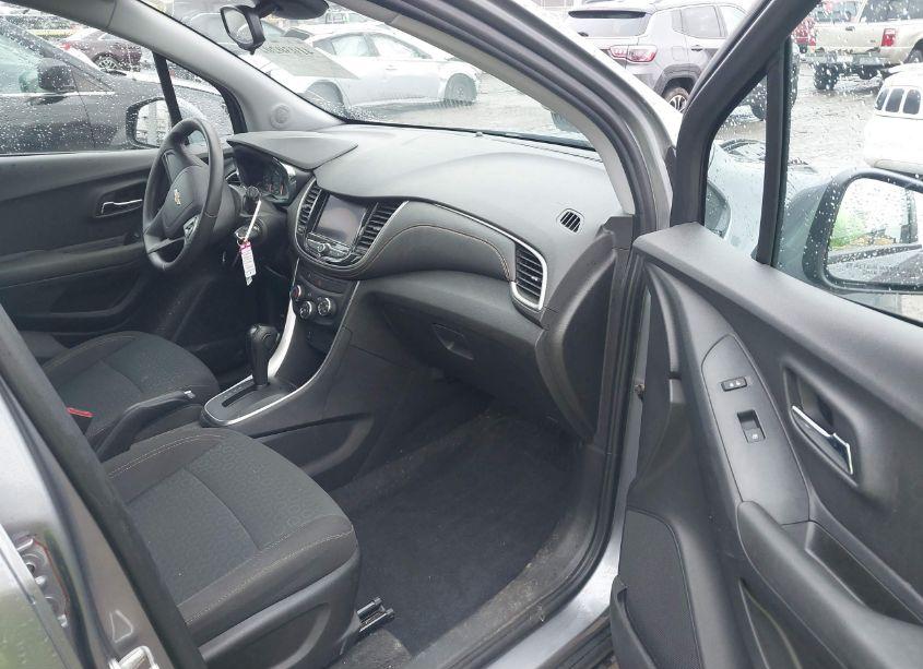 Photo 5 of 2020 Chevrolet Trax FWD LS (VIN 3GNCJKSB9LL159182)
