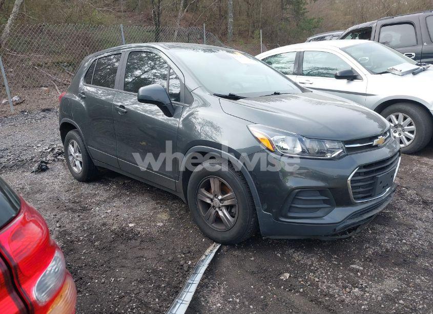 2020 Chevrolet Trax FWD LS (VIN 3GNCJKSB9LL193574) main photo