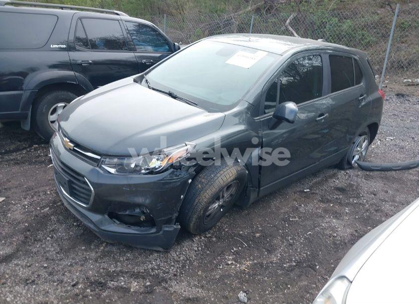 Photo 2 of 2020 Chevrolet Trax FWD LS (VIN 3GNCJKSB9LL193574)