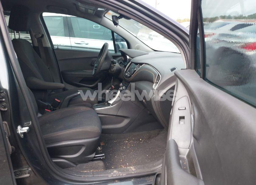 Photo 5 of 2020 Chevrolet Trax FWD LS (VIN 3GNCJKSB9LL193574)