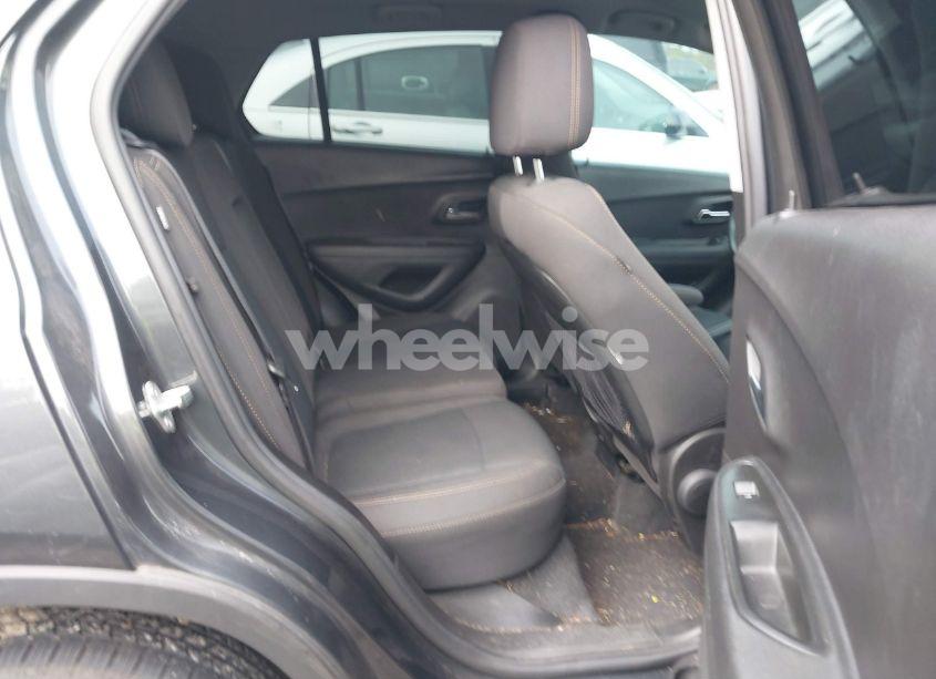 Photo 8 of 2020 Chevrolet Trax FWD LS (VIN 3GNCJKSB9LL193574)