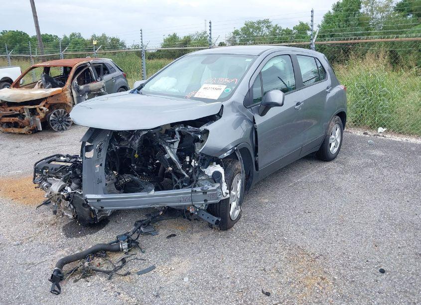 Photo 2 of 2020 Chevrolet Trax FWD LS (VIN 3GNCJKSB9LL208185)