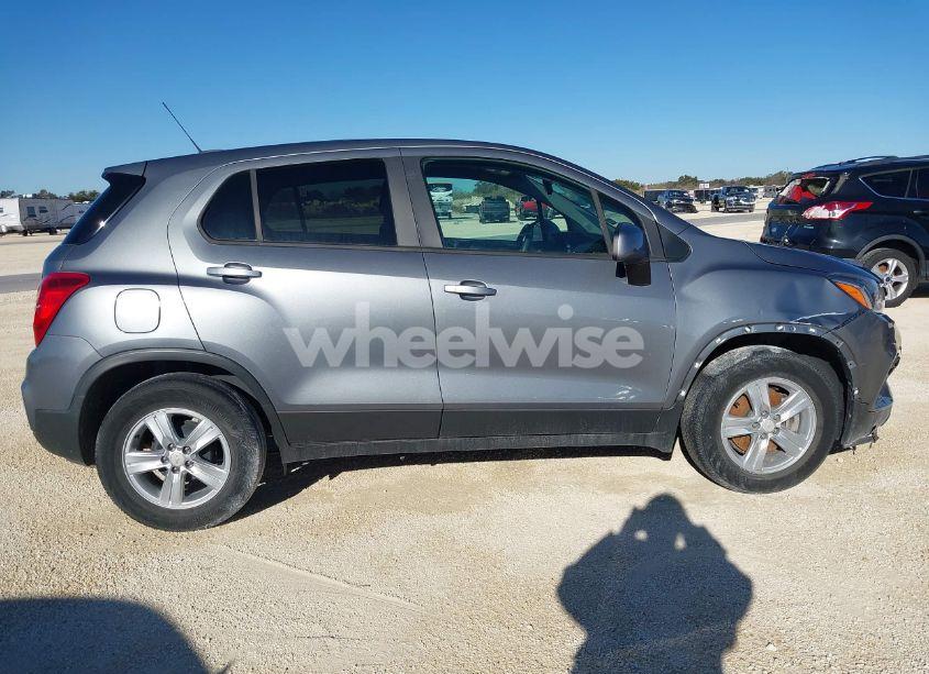 Photo 13 of 2020 Chevrolet Trax FWD LS (VIN 3GNCJKSB9LL215928)