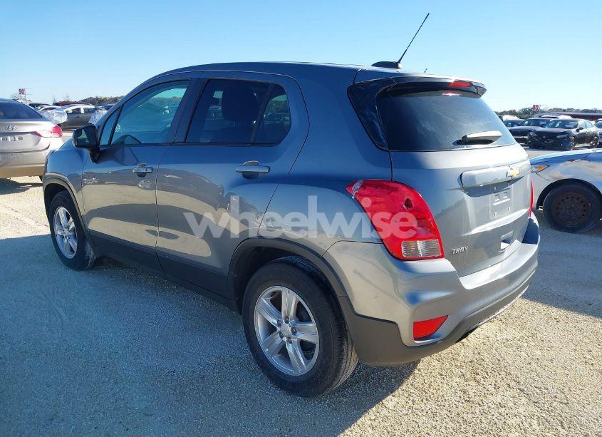 Photo 3 of 2020 Chevrolet Trax FWD LS (VIN 3GNCJKSB9LL215928)