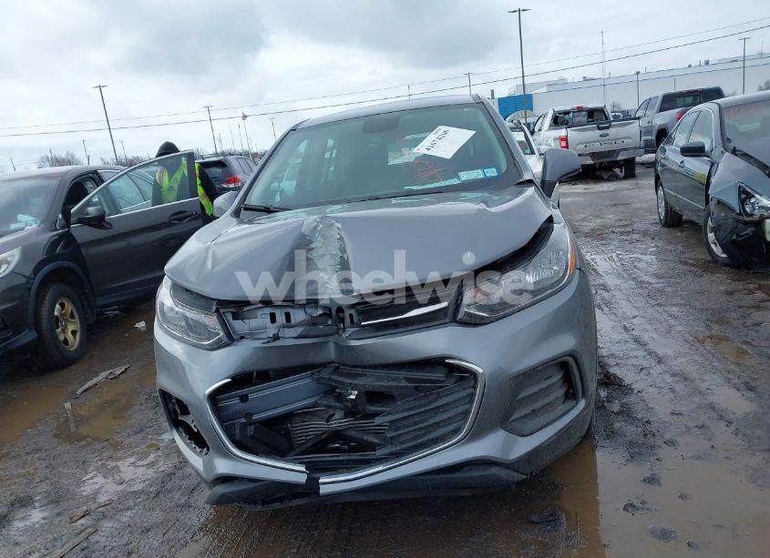 Photo 12 of 2020 Chevrolet Trax FWD LS (VIN 3GNCJKSB9LL307556)