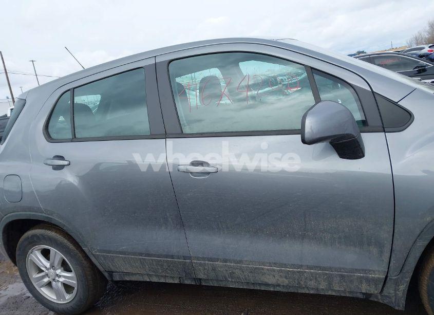 Photo 13 of 2020 Chevrolet Trax FWD LS (VIN 3GNCJKSB9LL307556)