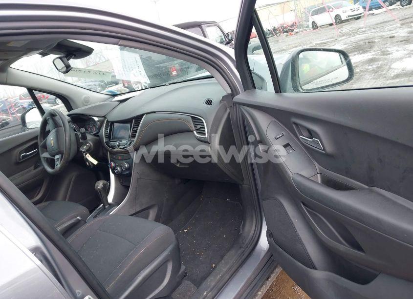 Photo 5 of 2020 Chevrolet Trax FWD LS (VIN 3GNCJKSB9LL307556)