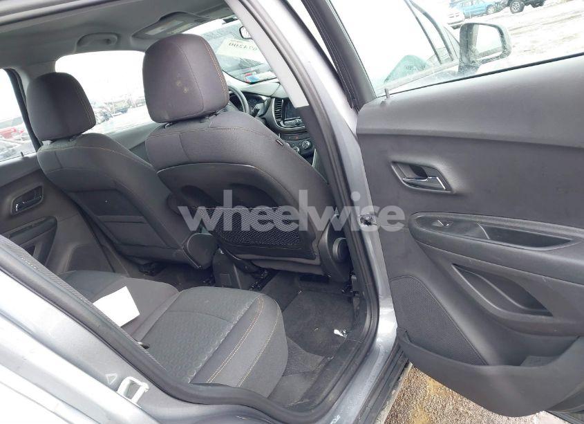 Photo 8 of 2020 Chevrolet Trax FWD LS (VIN 3GNCJKSB9LL307556)