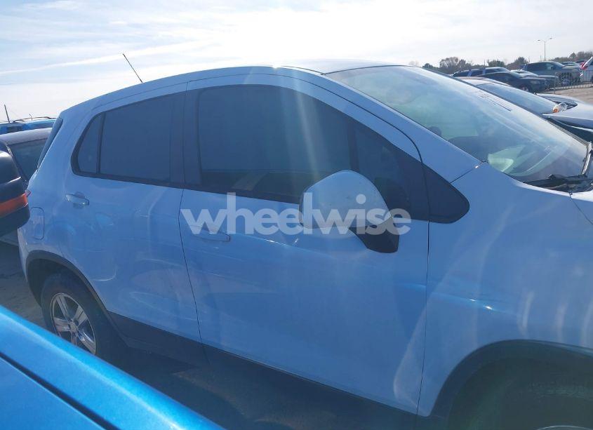 Photo 13 of 2020 Chevrolet Trax FWD LS (VIN 3GNCJKSB9LL311493)