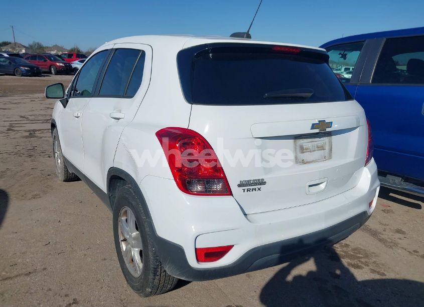 Photo 3 of 2020 Chevrolet Trax FWD LS (VIN 3GNCJKSB9LL311493)
