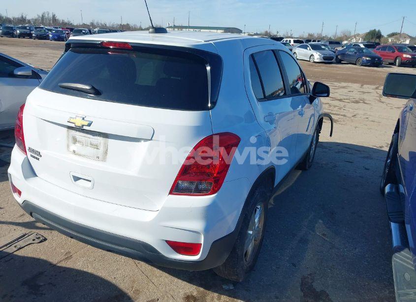Photo 4 of 2020 Chevrolet Trax FWD LS (VIN 3GNCJKSB9LL311493)