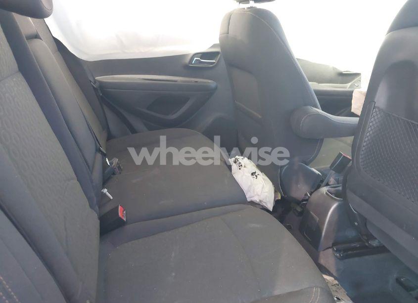 Photo 8 of 2020 Chevrolet Trax FWD LS (VIN 3GNCJKSB9LL311493)
