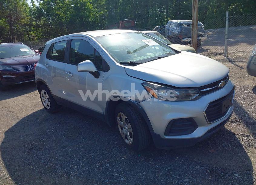 2017 Chevrolet Trax LS (VIN 3GNCJKSBXHL204167) main photo