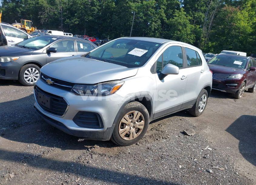 Photo 2 of 2017 Chevrolet Trax LS (VIN 3GNCJKSBXHL204167)
