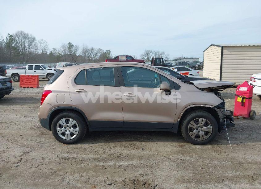 Photo 14 of 2019 Chevrolet Trax LS (VIN 3GNCJKSBXKL122124)