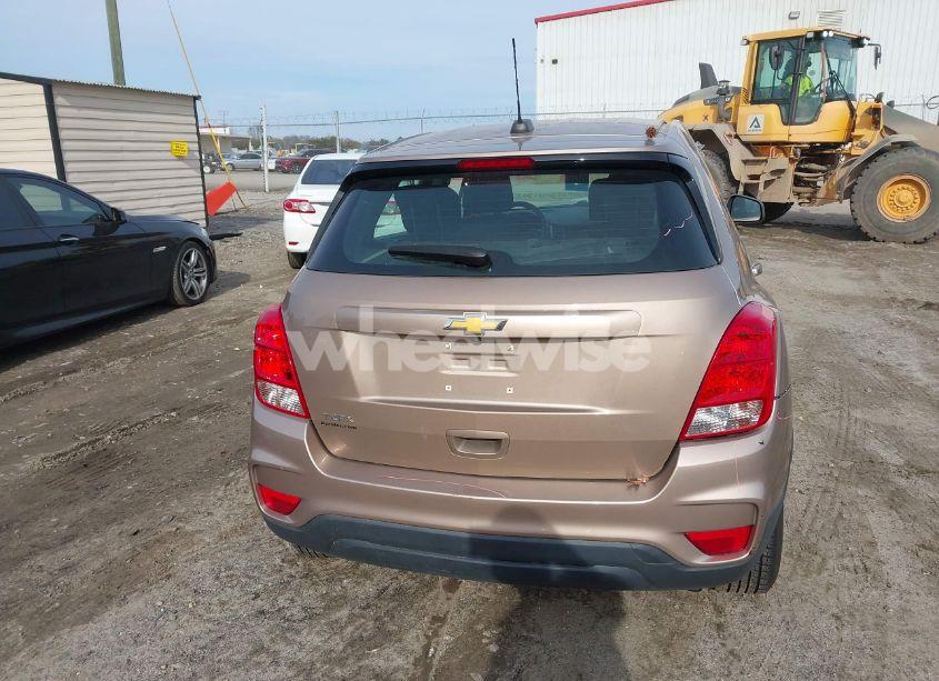Photo 17 of 2019 Chevrolet Trax LS (VIN 3GNCJKSBXKL122124)