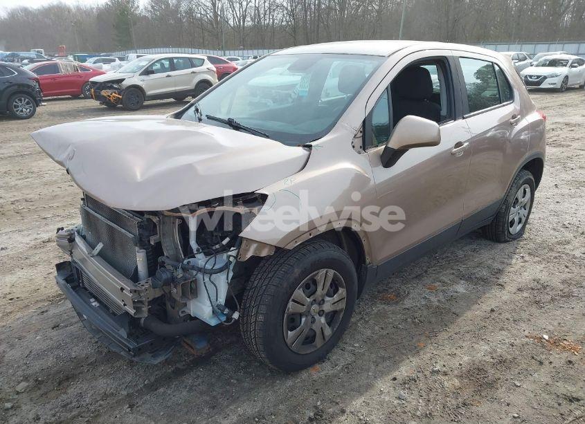 Photo 2 of 2019 Chevrolet Trax LS (VIN 3GNCJKSBXKL122124)