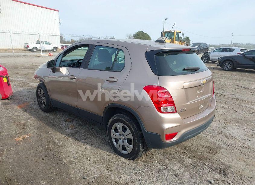 Photo 3 of 2019 Chevrolet Trax LS (VIN 3GNCJKSBXKL122124)