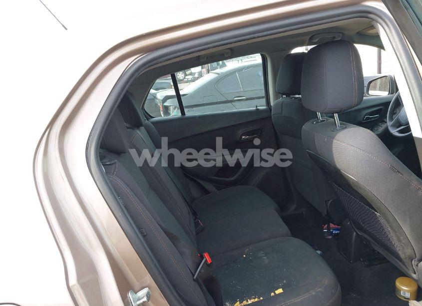 Photo 8 of 2019 Chevrolet Trax LS (VIN 3GNCJKSBXKL122124)