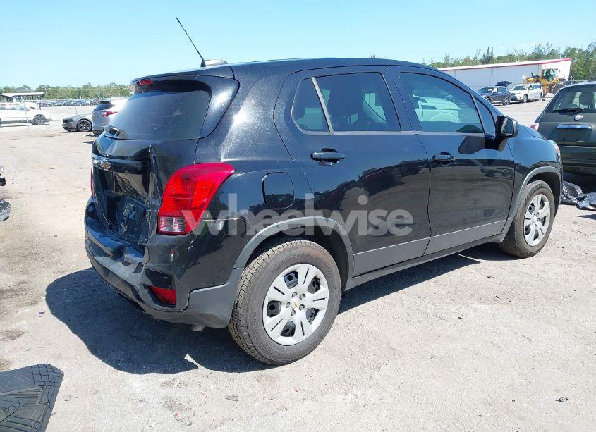 Photo 4 of 2019 Chevrolet Trax LS (VIN 3GNCJKSBXKL164776)