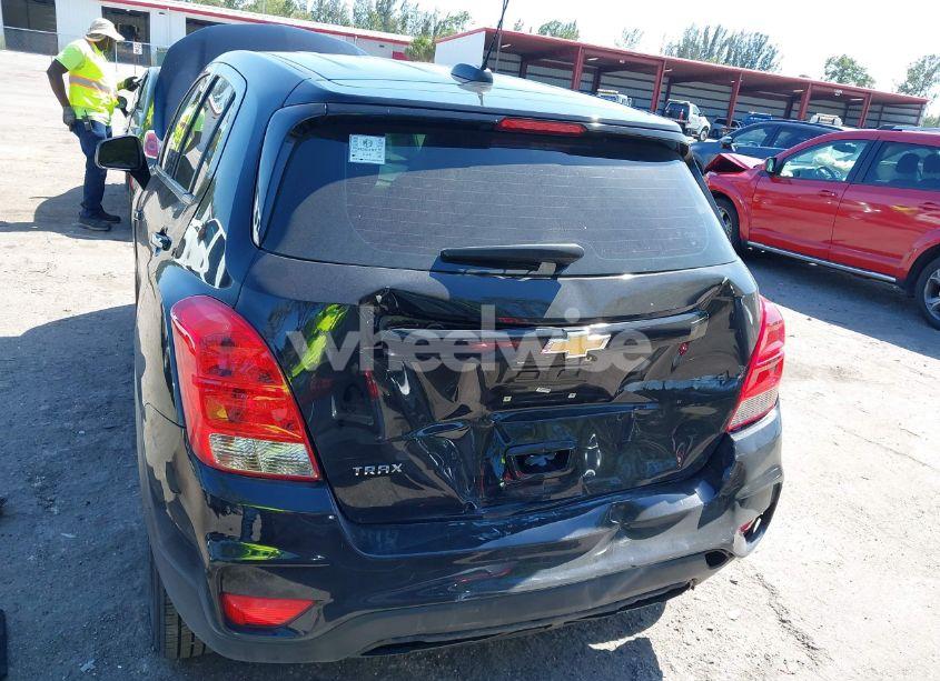Photo 6 of 2019 Chevrolet Trax LS (VIN 3GNCJKSBXKL164776)