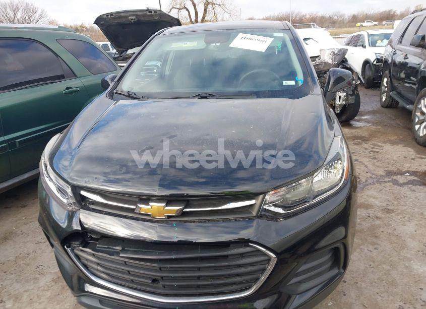 Photo 12 of 2019 Chevrolet Trax LS (VIN 3GNCJKSBXKL182680)