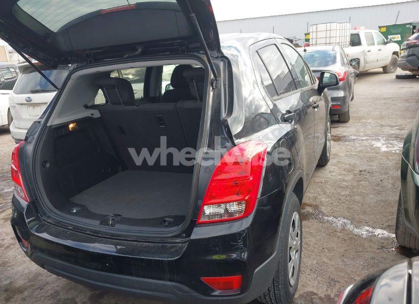 Photo 4 of 2019 Chevrolet Trax LS (VIN 3GNCJKSBXKL182680)