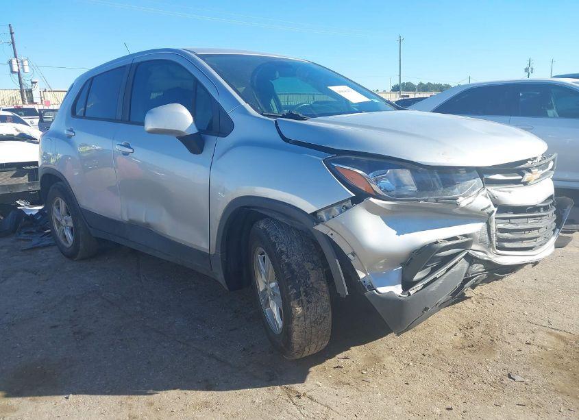 2019 Chevrolet Trax LS (VIN 3GNCJKSBXKL236317) main photo