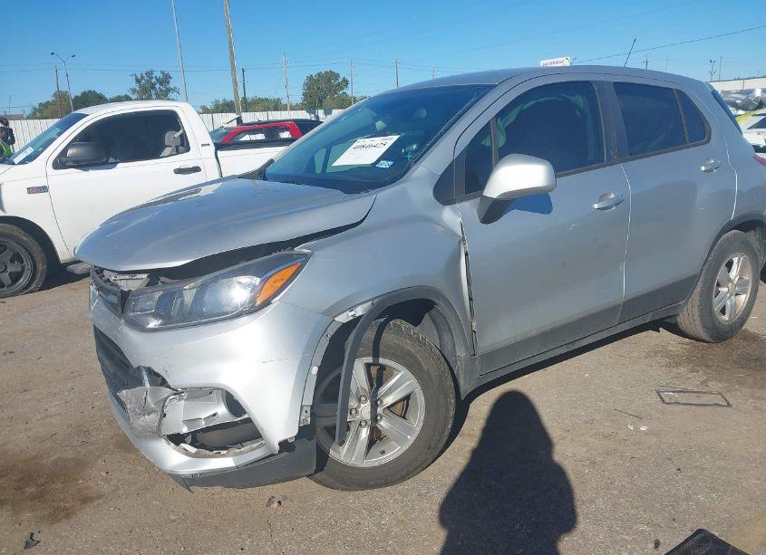 Photo 2 of 2019 Chevrolet Trax LS (VIN 3GNCJKSBXKL236317)