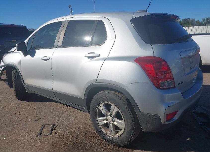 Photo 3 of 2019 Chevrolet Trax LS (VIN 3GNCJKSBXKL236317)