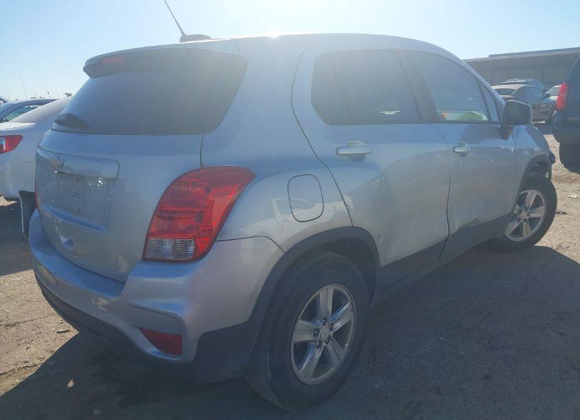 Photo 4 of 2019 Chevrolet Trax LS (VIN 3GNCJKSBXKL236317)